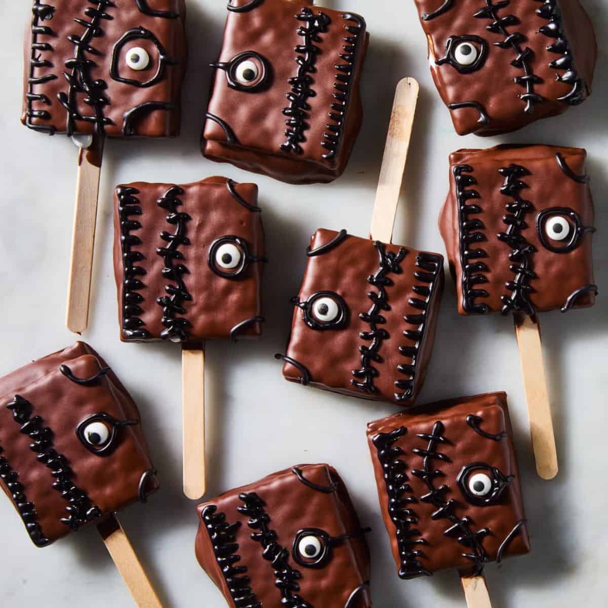A delicious treat featuring hocus pocus-inspired S'mores pops.