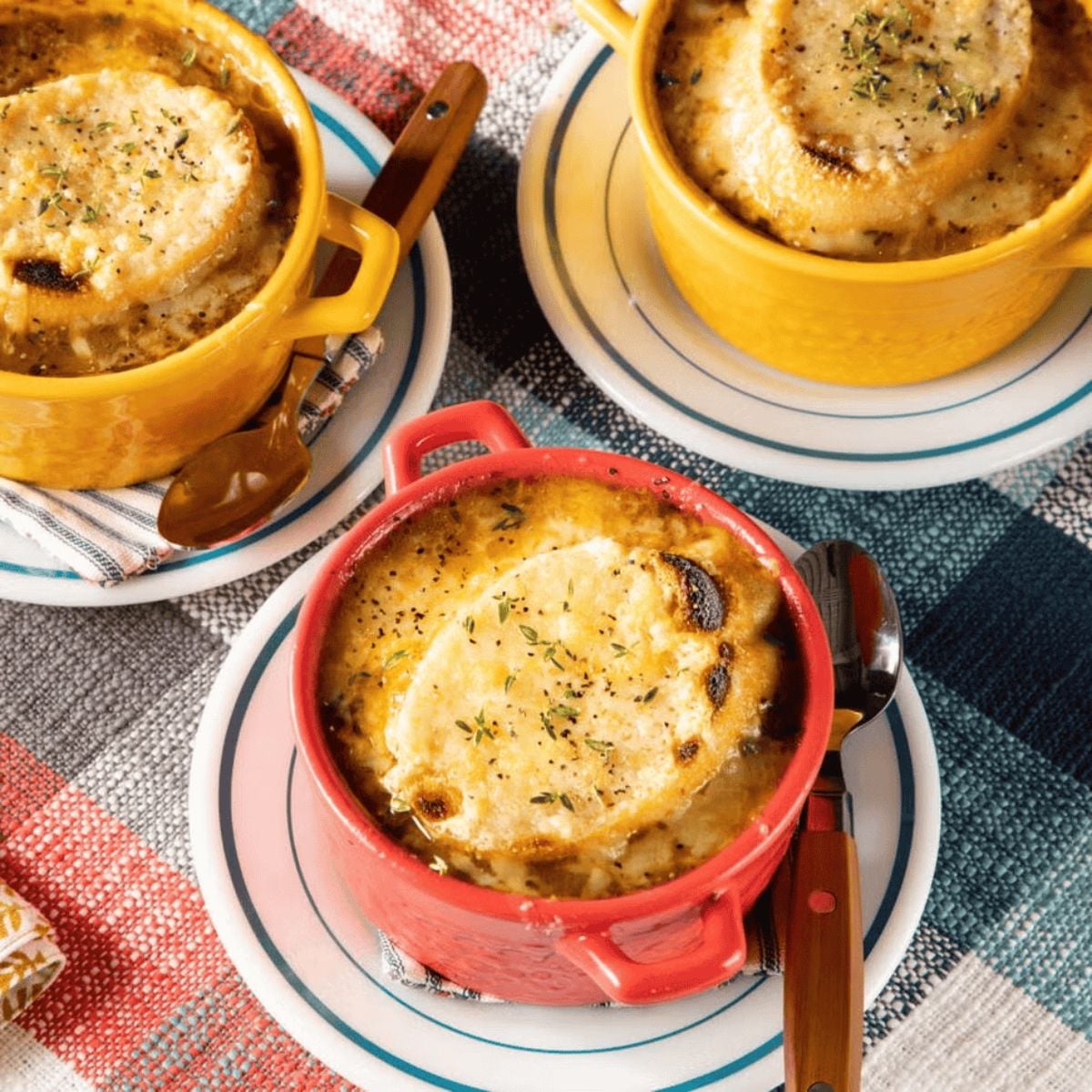 A yummy instant pot French onion soup that will leave you craving for more. 