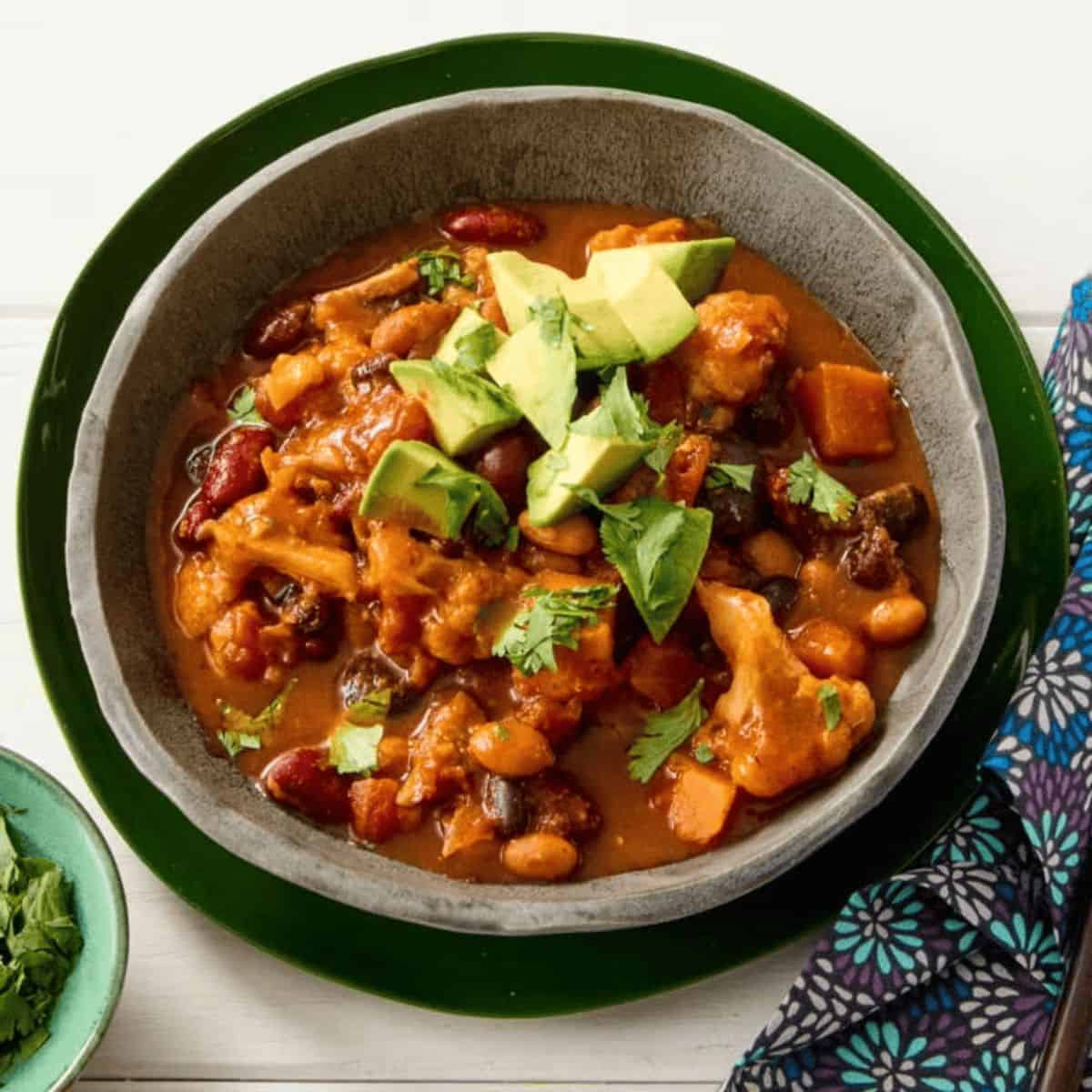 A yummy yet nutritious meal with cauliflower chili. 
