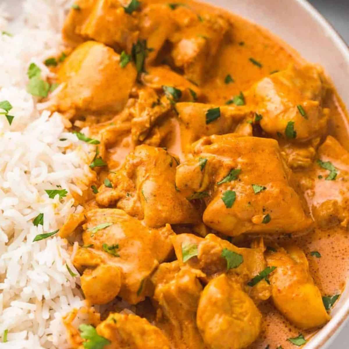 A savory meal with slow cooker butter chicken. 