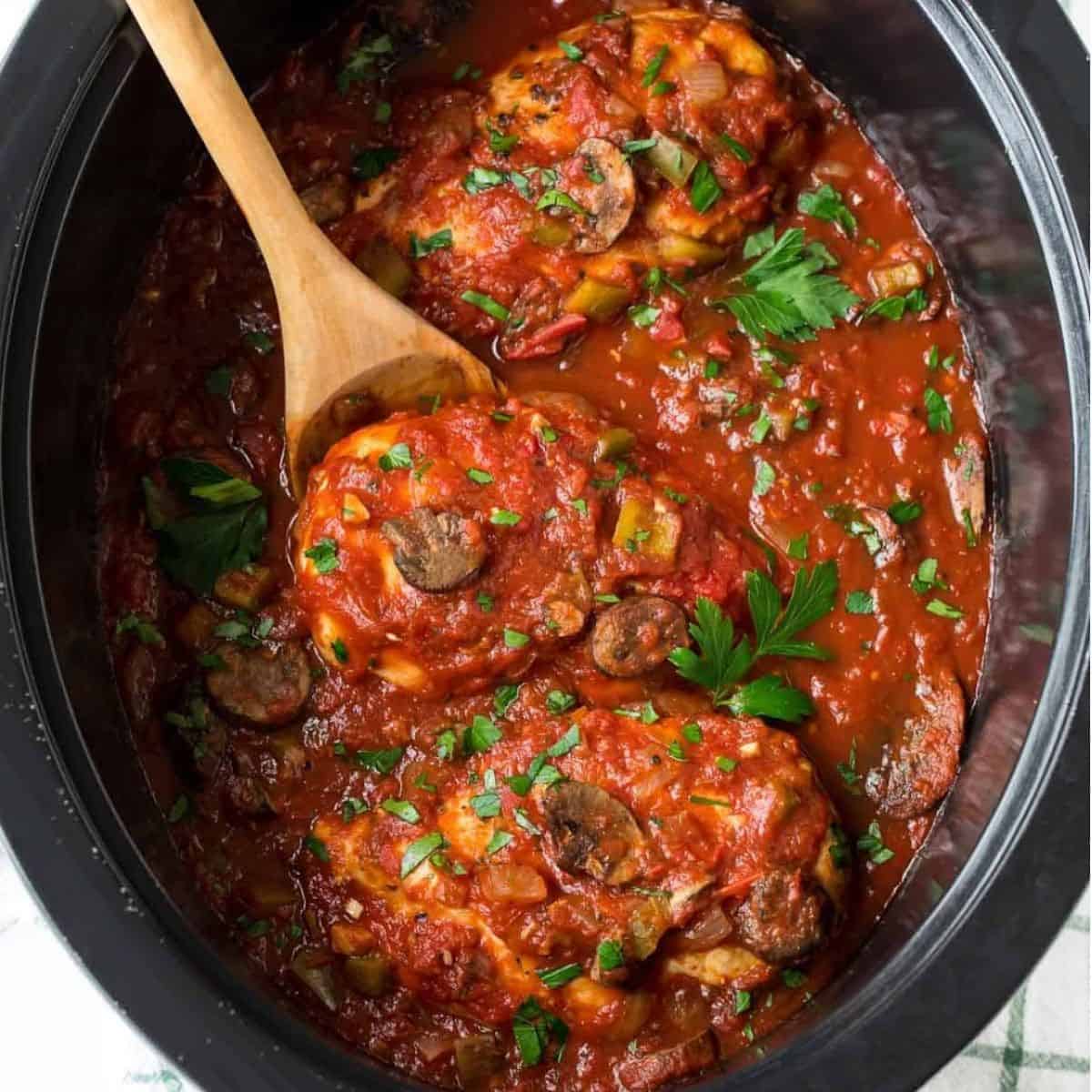 A scrumptious treat with slow cooker chicken cacciatore. 