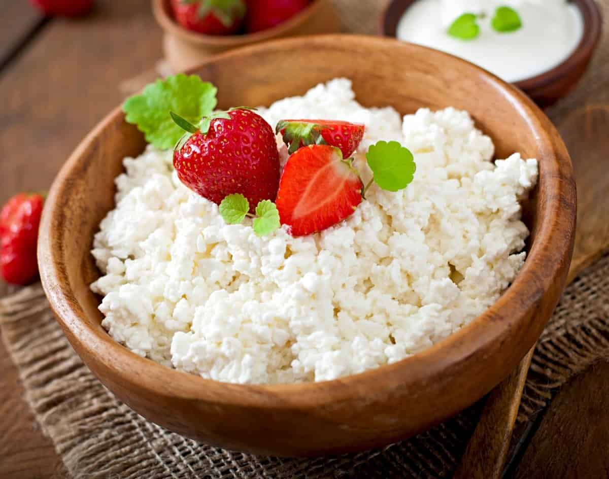 cottage cheese with strawberries
