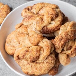 cinnamon knots