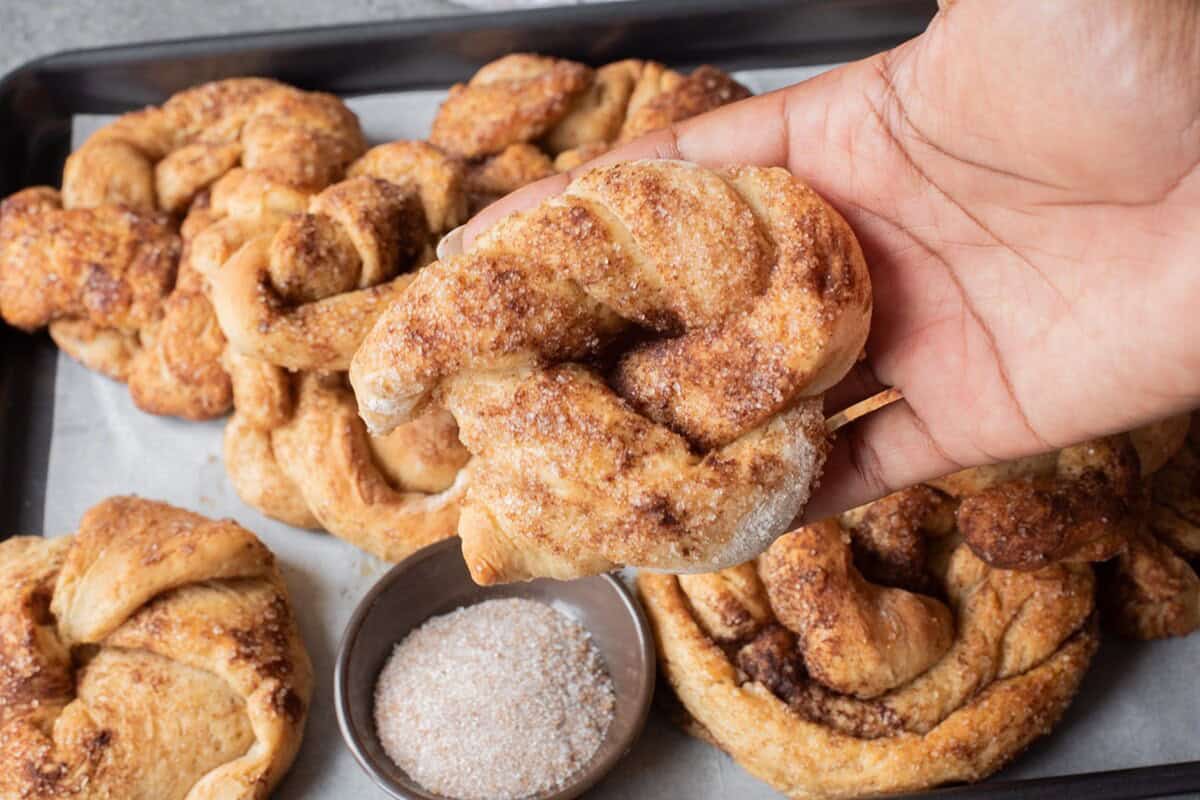 cinnamon knots