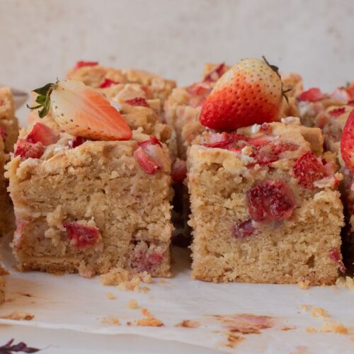 strawberry white chocolate blondies