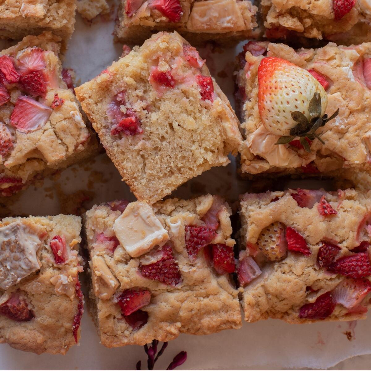 strawberry white chocolate blondies