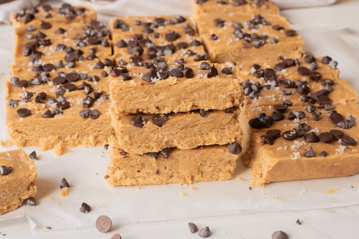 no-bake high protein peanut butter bars
